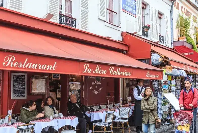 El primero bistró del mundo en Place du Tertre, París
