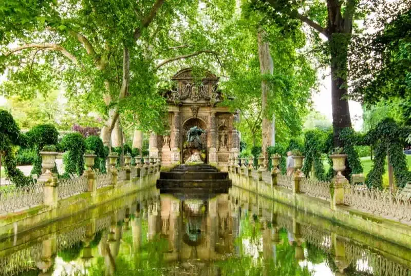 Fuente de los Medici en el Jardin de Luxemburgo, París