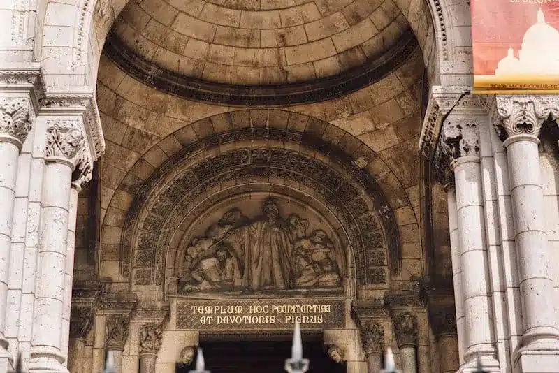 Arquitectura de la basílica del Sagrado Corazón, París
