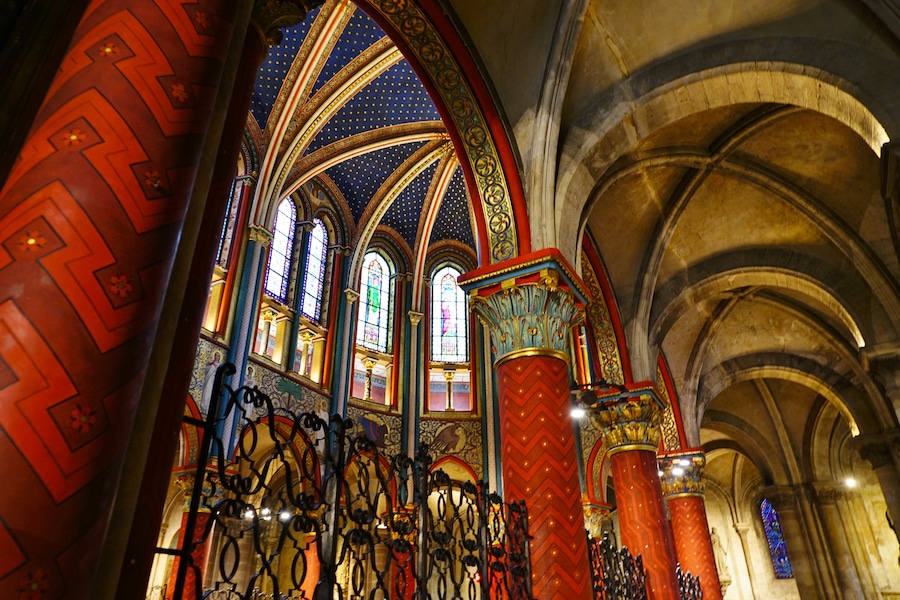 El hermoso interior de la Iglesia más antigua de París