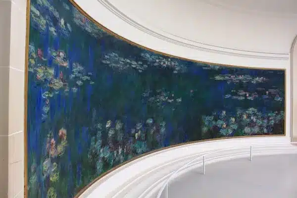 Una pintura de Monet en el Museo Orangerie de París
