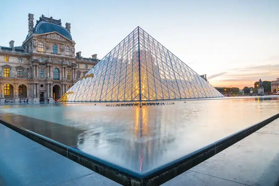 La piramide del Louvre