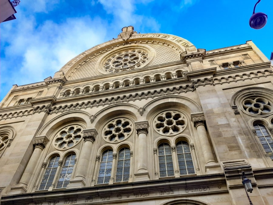 La fachada de la Gran Sinagoga de París, La Victoire