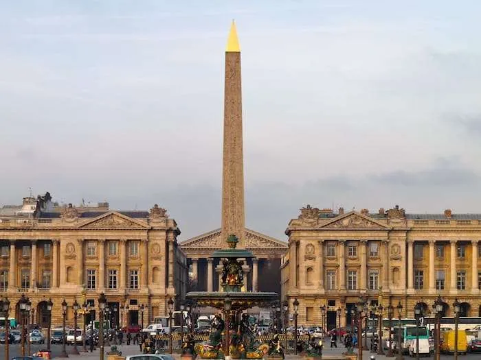 Place de la Concorde en París y el obelisco de Luxor