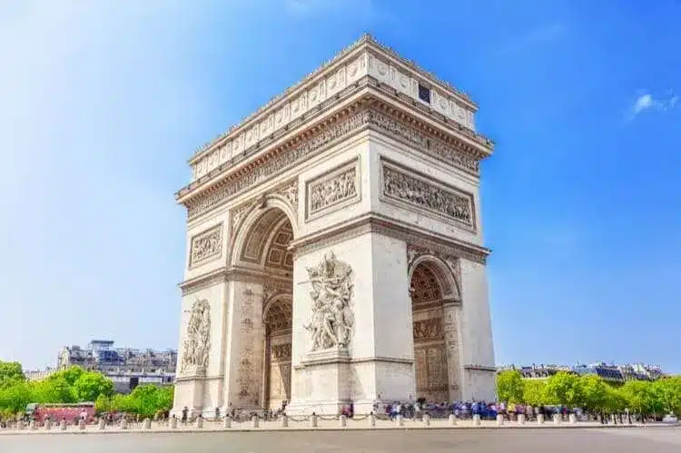 Desde el Arco del Triunfo de París podrás tomar hermosas fotografías 