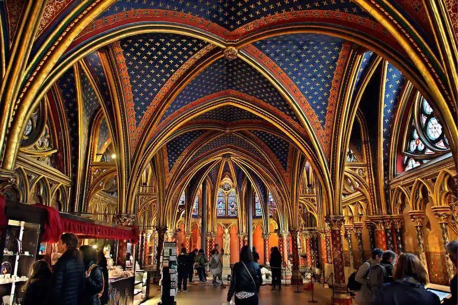 El interior de la Sainte Chapelle - Qué ver en París en 4 días