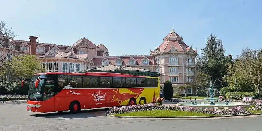 El bus magic shuttle te llevará a Disneyland Paris desde los aeropuertos de París