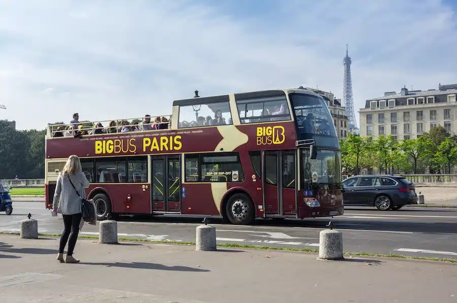 El bus turístico hop on hop off Big Bus París