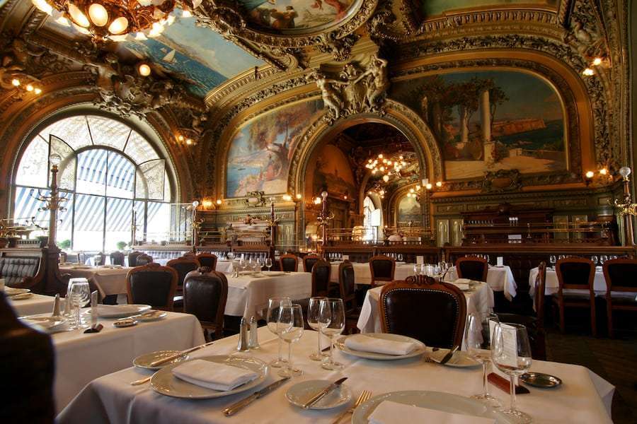 Il famoso ristorante Le Train Bleu dentro la Gare de Lyon