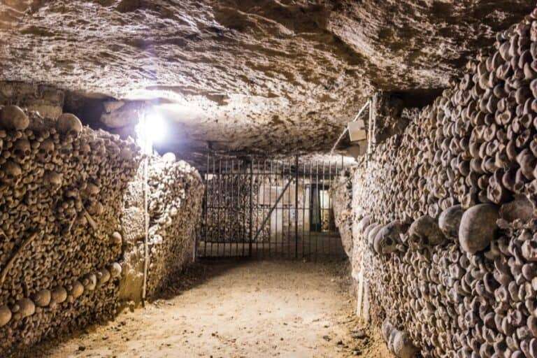 Catacombe di Parigi: prezzi, orari, come visitarle
