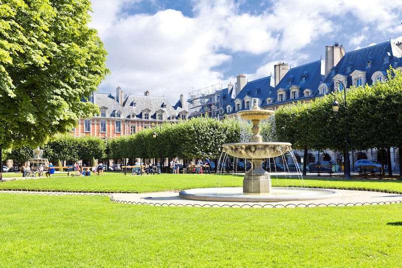 I giardini di Place des Vosges, Parigi
