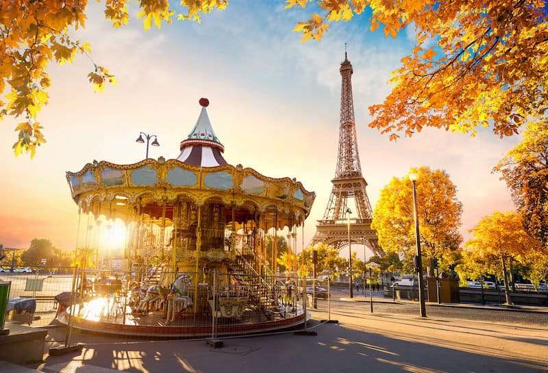 La Torre Eiffel e i caratteristici Caroselli di Parigi