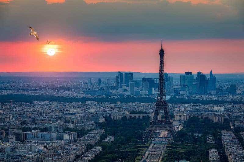 La vista al tramonto sulla Tour Eiffel dalla Torre Montparnasse